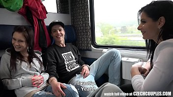 Секс вчетвером в общественном поезде