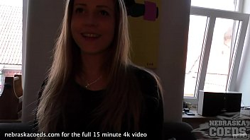 20-летняя кима снимает свое первое видео, горячая крошечная блондинка-прядильщик