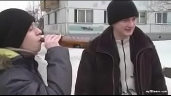 18-летнюю русскую тинку трахнули - TEENIHOT.COM