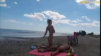 Сексвайф на пляже